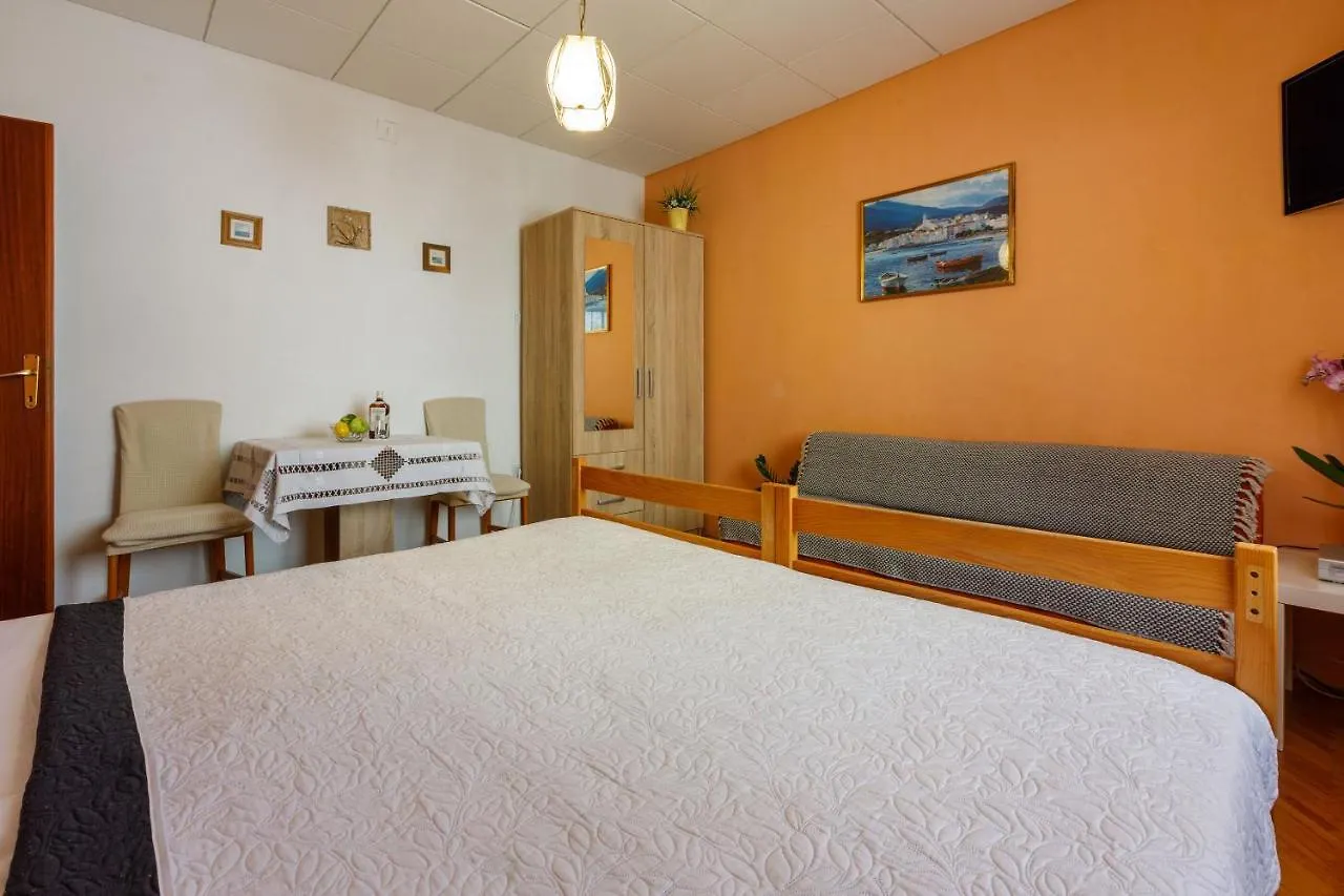 Apartment Antic S Crikvenica 0*,